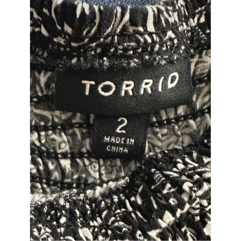 Torrid Black White Floral Smocked‎ Waist Tunic Top Plus Size 2 2X Off Shoulder